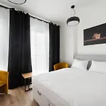 New Comfort 346 By Bookinghost * ワルシャワ